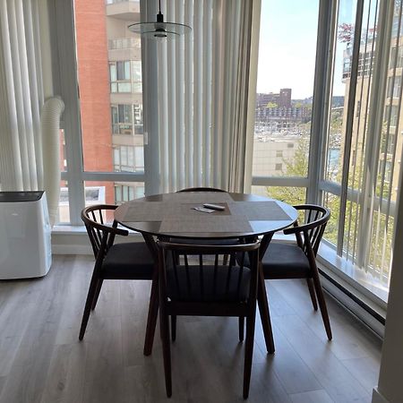 1Bd+Den Condo, With Free Parking In Downtown! Vancouver Exterior photo