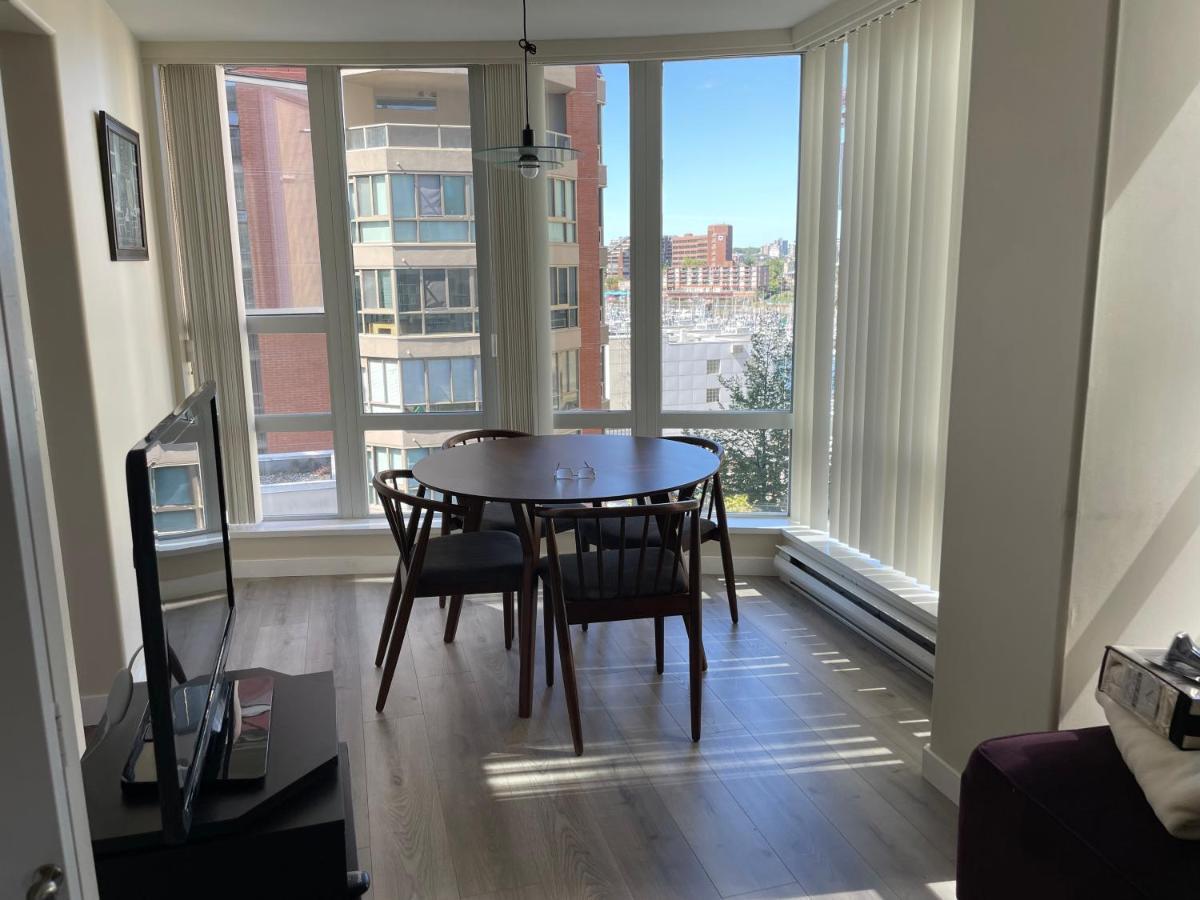 1Bd+Den Condo, With Free Parking In Downtown! Vancouver Exterior photo