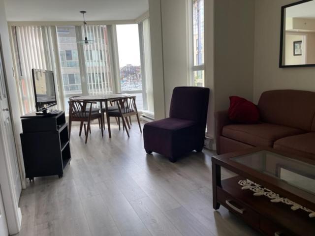 1Bd+Den Condo, With Free Parking In Downtown! Vancouver Exterior photo